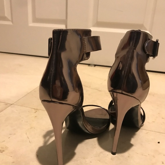 COPY - STEVE MADDEN MARLENEE IN METALLIC CHARCOAL GRAY - Picture 4 of 5